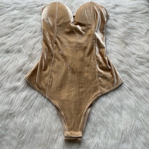 NWT Velvet nude tan bodysuit that snaps and ties up like corset in back Clothink - Picture 3 of 11